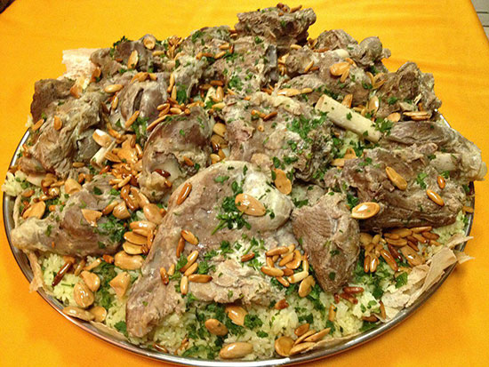 طرز تهیه مَنسَف غذای کشور اردن برای ماه رمضان