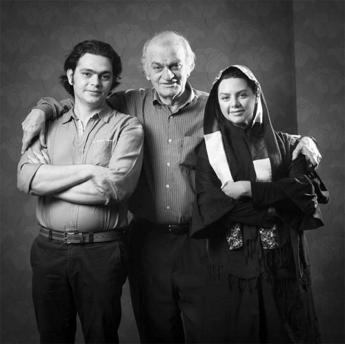 فتحعلی اویسی به همراه دختر و پسرش بعد از بازگشت به ایران