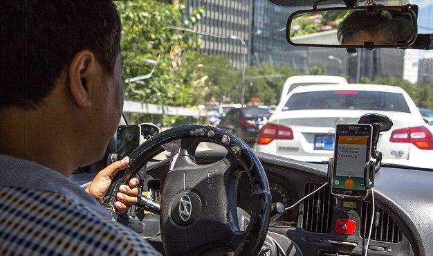 عکس/ شگرد عجیب رانندگان تاکسی چینی برای درآمد بیشتر!