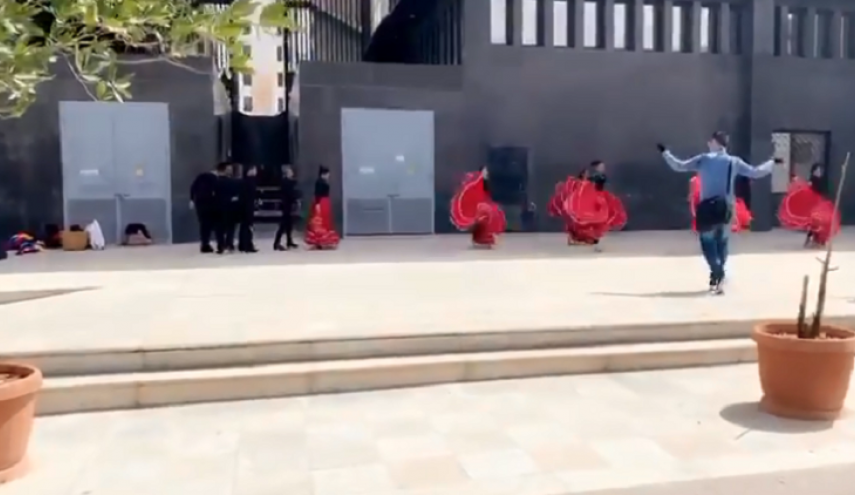 رقص دختران عربستانی در سطح شهر!